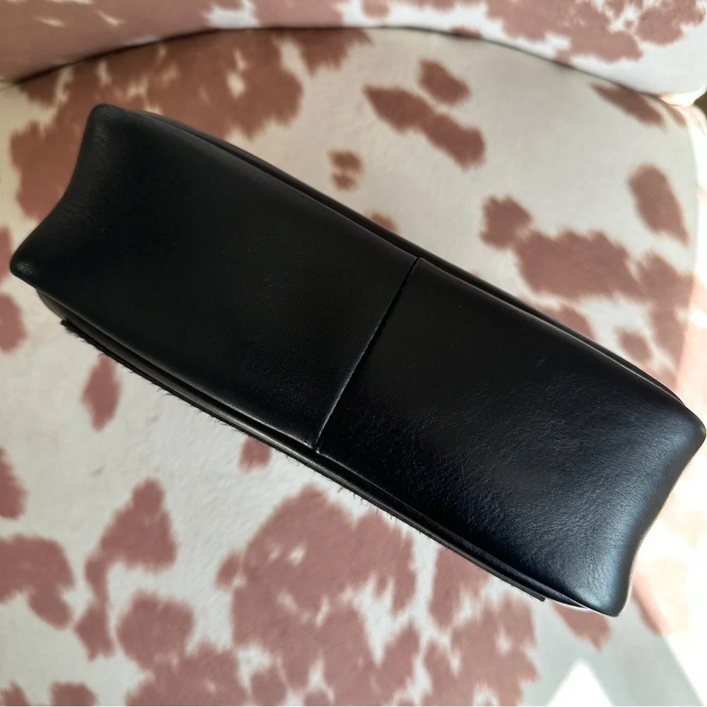 Madewell — The Large Transport Camera Bag in true black - Picture 6 of 15